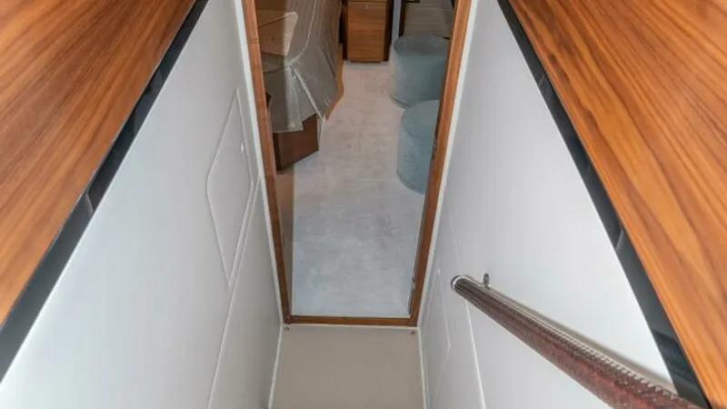 Slide: The Image of Viking 90 Convertible 2025 - 43