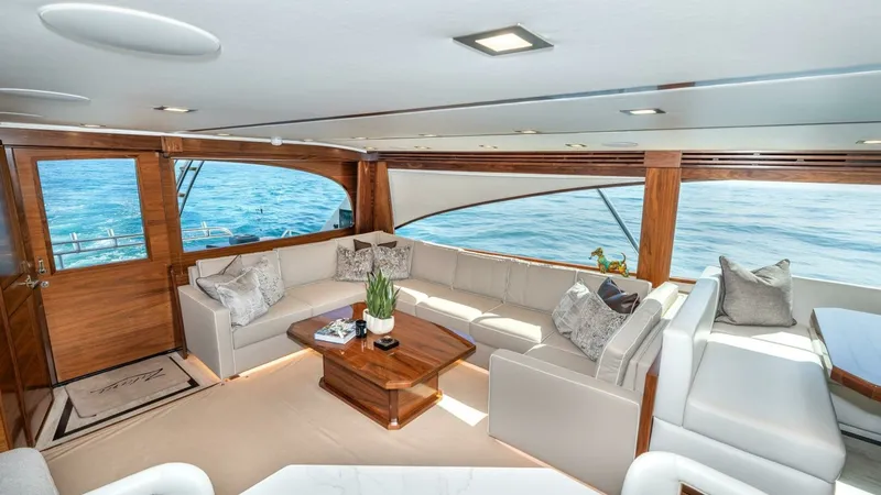 Slide: The Image of Viking 90 Convertible 2025 - 17