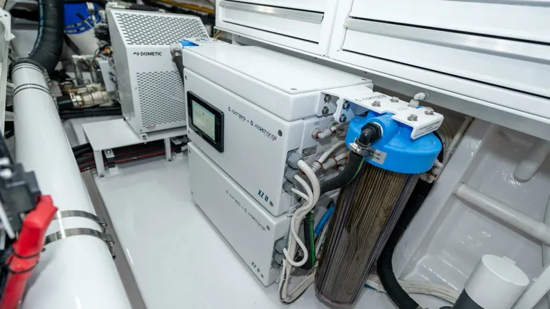 Slide: The Image of Viking 90 Convertible 2025 - 70