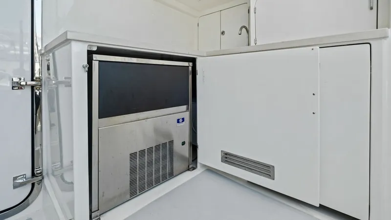 Slide: The Image of Marlow 90V 2024 - 93