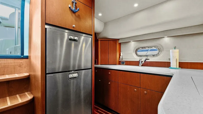 Slide: The Image of Tiara 4300 Sovran 2007 - 16