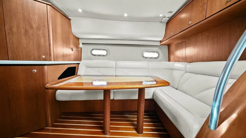 Slide: The Image of Tiara 4300 Sovran 2007 - 4