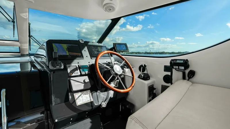 Slide: The Image of Tiara 4300 Sovran 2007 - 1