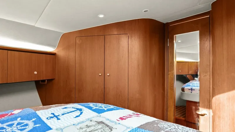 Slide: The Image of Tiara 4300 Sovran 2007 - 24