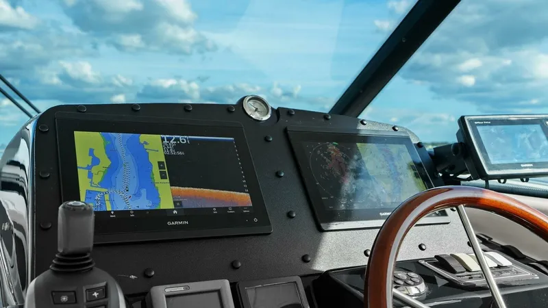 Slide: The Image of Tiara 4300 Sovran 2007 - 5