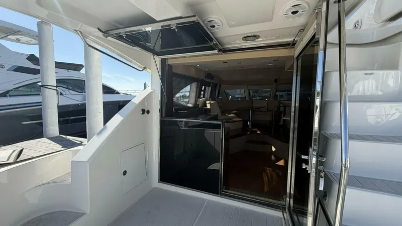 Slide: The Image of Sea Ray 47 Sedan Bridge 2008 - 14