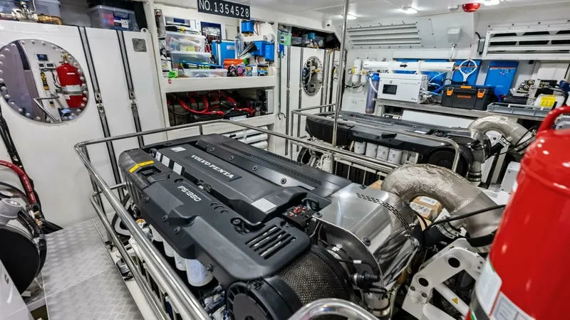 Slide: The Image of Absolute 75 Navetta 2025 - 40