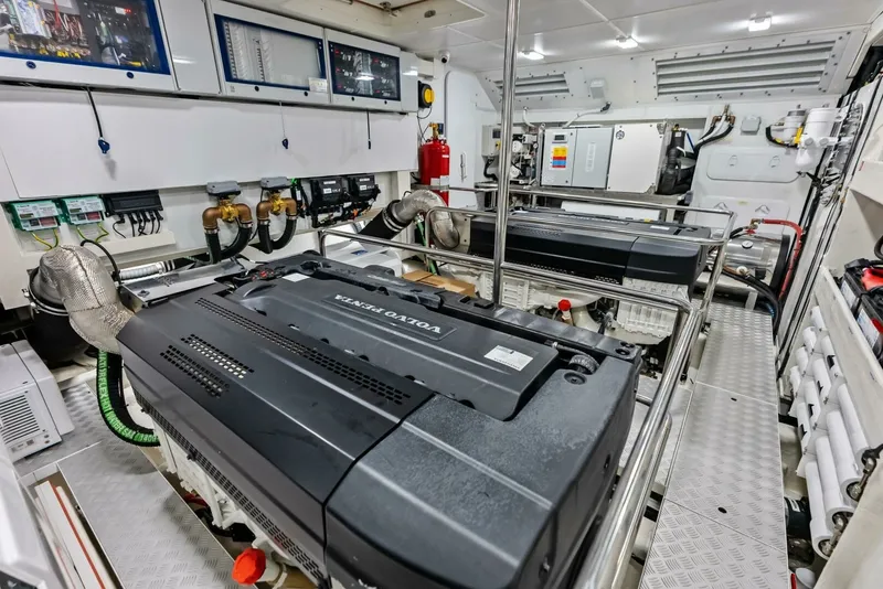 Slide: The Image of Absolute 75 Navetta 2025 - 38