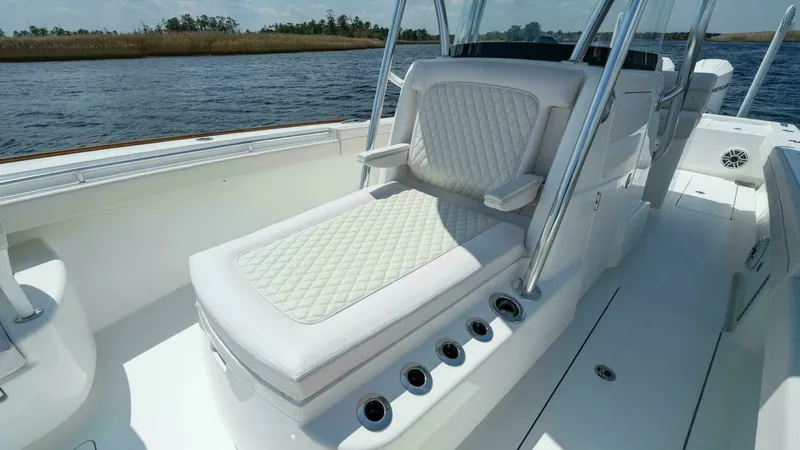 Slide: The Image of Valhalla Boatworks V-29 Hybrid 2025 - 10