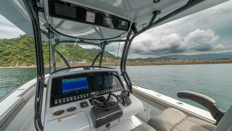 Slide: The Image of Valhalla Boatworks V-33 2024 - 15