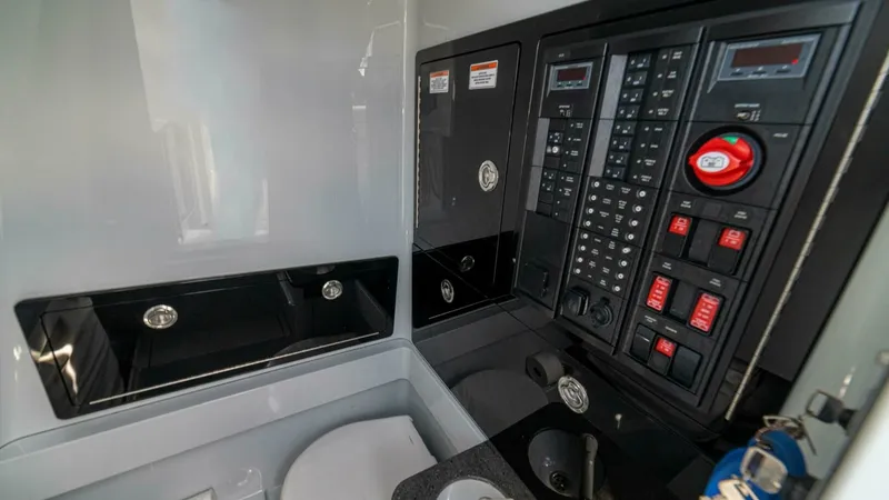 Slide: The Image of Valhalla Boatworks V-33 2024 - 31