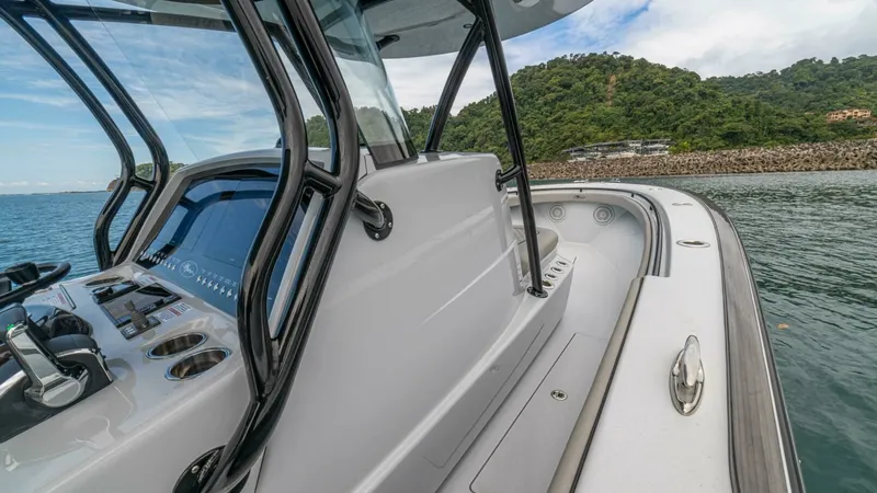Slide: The Image of Valhalla Boatworks V-33 2024 - 26