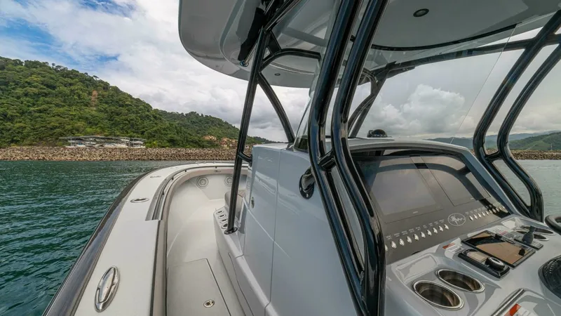 Slide: The Image of Valhalla Boatworks V-33 2024 - 25