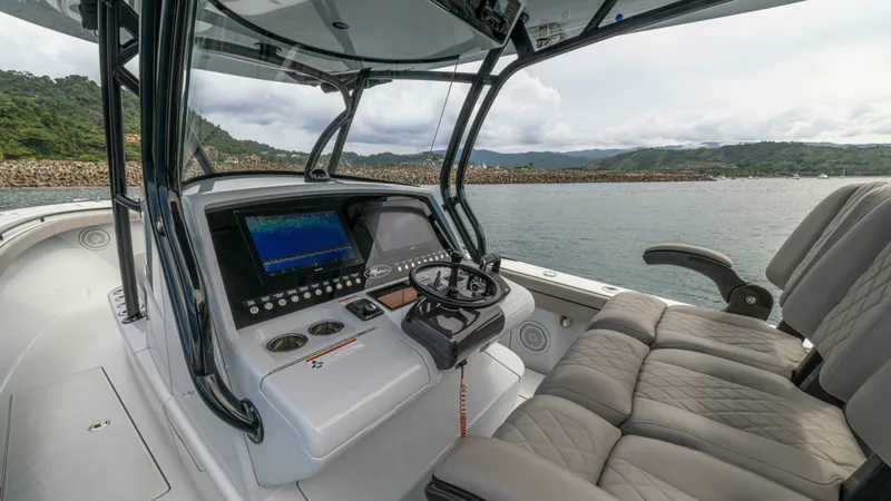 Slide: The Image of Valhalla Boatworks V-33 2024 - 24