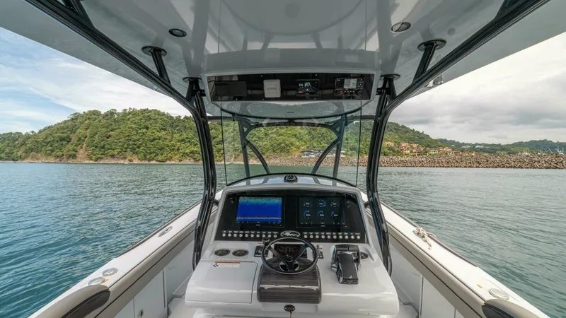 Slide: The Image of Valhalla Boatworks V-33 2024 - 14