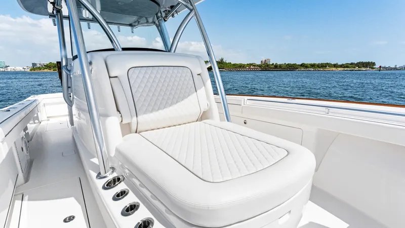 Slide: The Image of Valhalla Boatworks V-33 2027 - 4