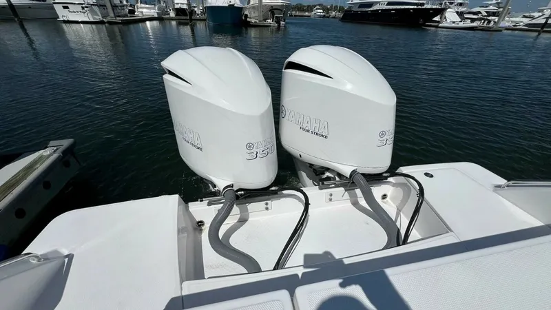 Slide: The Image of Everglades 340 Dual Console 2019 - 26