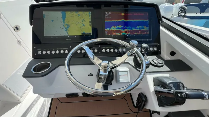 Slide: The Image of Everglades 340 Dual Console 2019 - 9