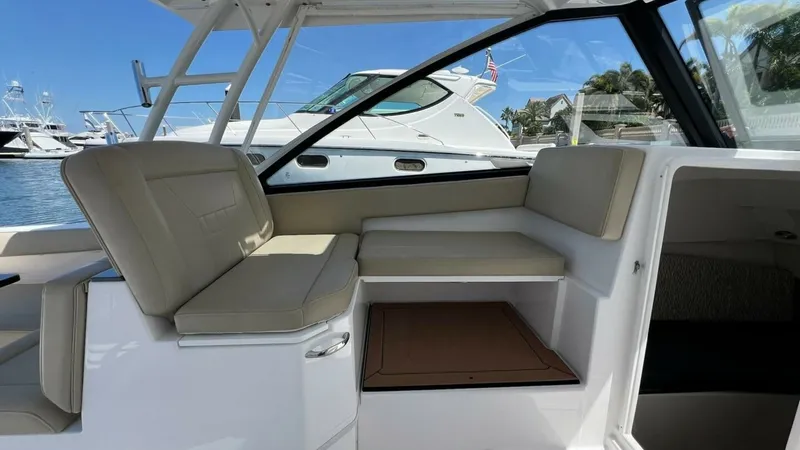 Slide: The Image of Everglades 340 Dual Console 2019 - 13