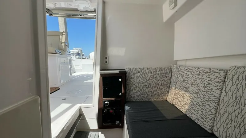 Slide: The Image of Everglades 340 Dual Console 2019 - 4