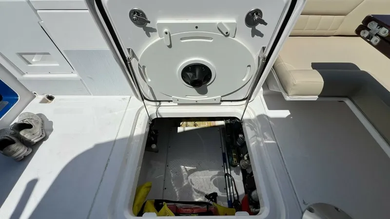 Slide: The Image of Everglades 340 Dual Console 2019 - 21