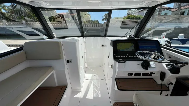Slide: The Image of Everglades 340 Dual Console 2019 - 2