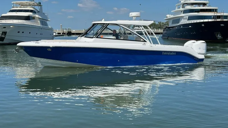 The Image of Everglades 340 Dual Console 2019 - 0