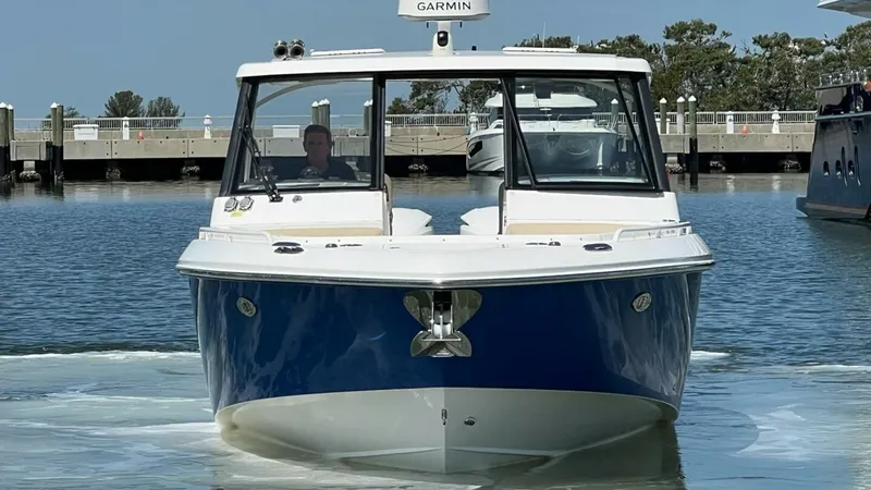 Slide: The Image of Everglades 340 Dual Console 2019 - 34