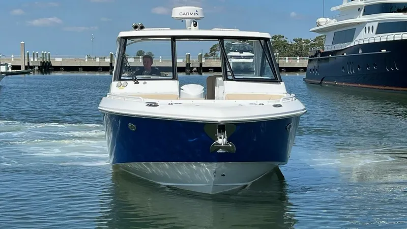 Slide: The Image of Everglades 340 Dual Console 2019 - 31