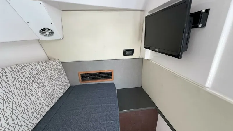 Slide: The Image of Everglades 340 Dual Console 2019 - 1