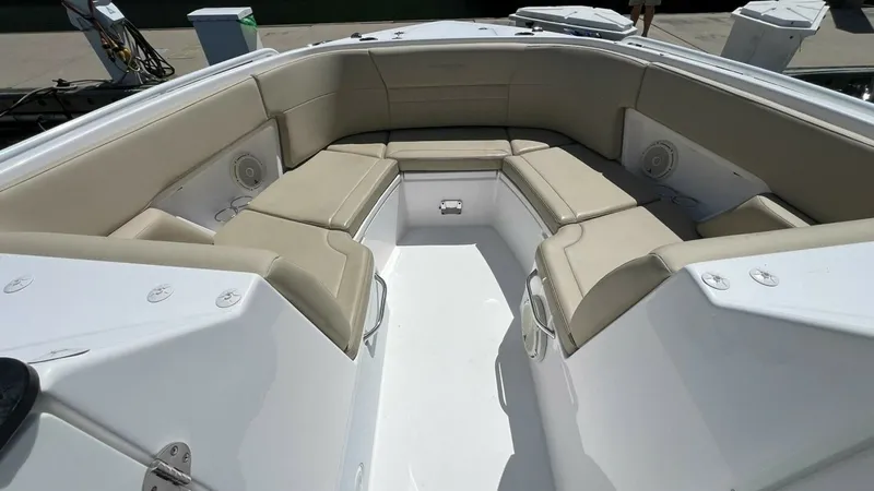 Slide: The Image of Everglades 340 Dual Console 2019 - 25