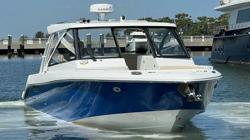 Slide: The Image of Everglades 340 Dual Console 2019 - 33