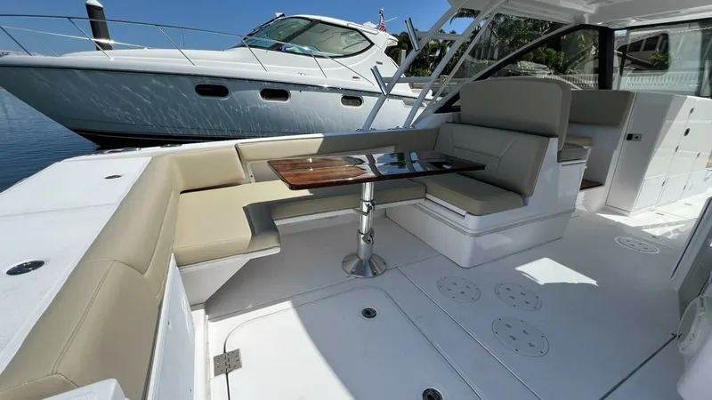 Slide: The Image of Everglades 340 Dual Console 2019 - 18