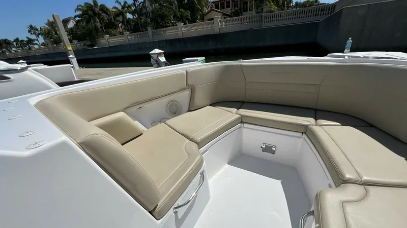 Slide: The Image of Everglades 340 Dual Console 2019 - 23
