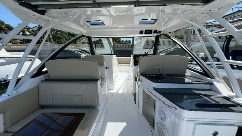 Slide: The Image of Everglades 340 Dual Console 2019 - 14