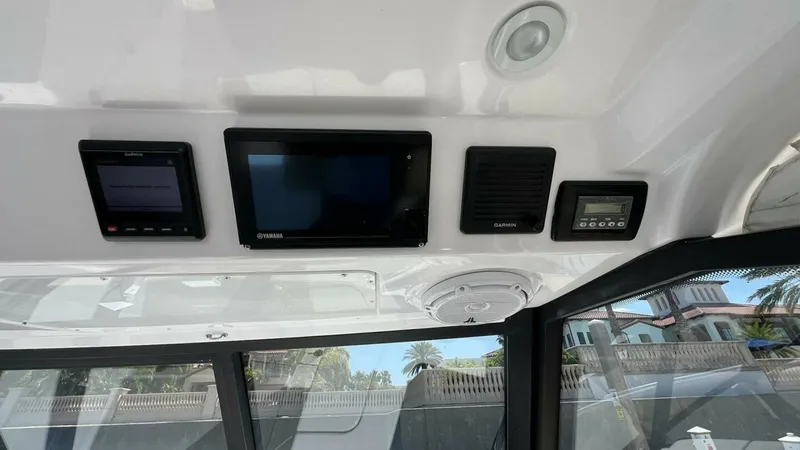 Slide: The Image of Everglades 340 Dual Console 2019 - 10