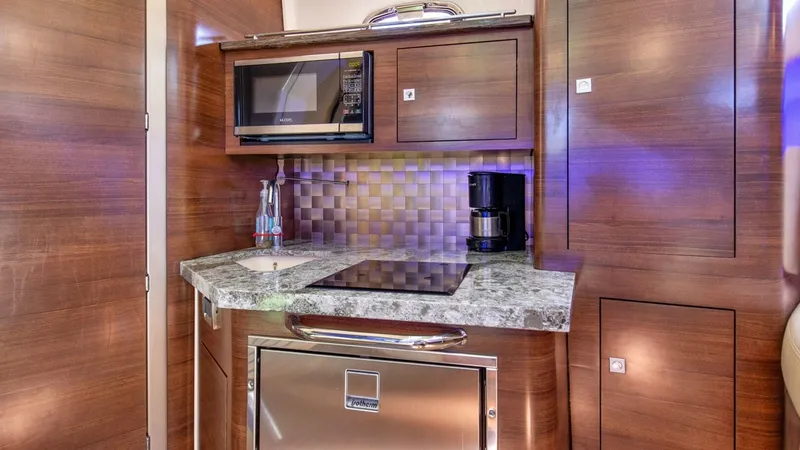 Slide: The Image of Boston Whaler 345 CONQUEST 2019 - 5