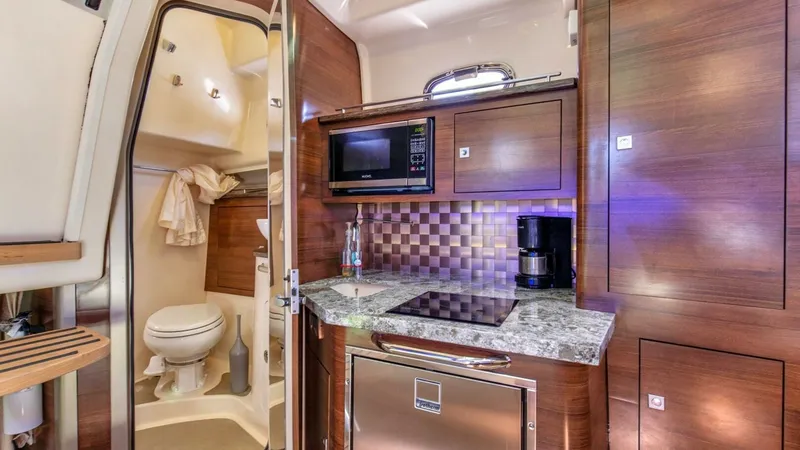Slide: The Image of Boston Whaler 345 CONQUEST 2019 - 8