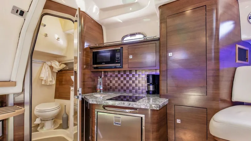 Slide: The Image of Boston Whaler 345 CONQUEST 2019 - 9