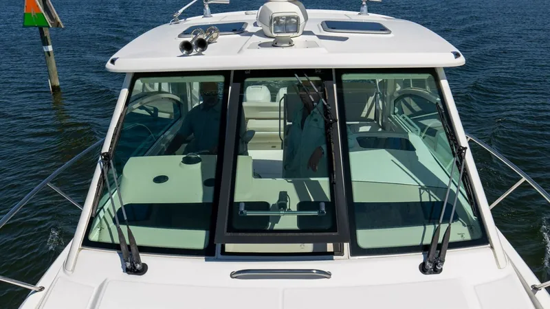Slide: The Image of Boston Whaler 345 CONQUEST 2019 - 3
