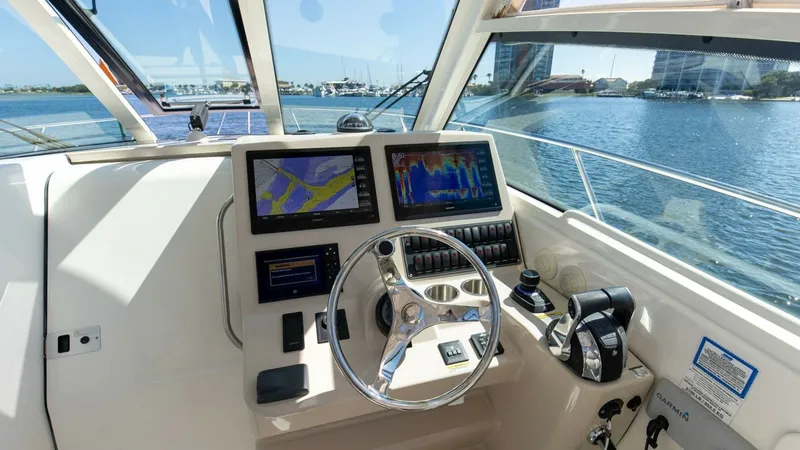 Slide: The Image of Boston Whaler 345 CONQUEST 2019 - 2