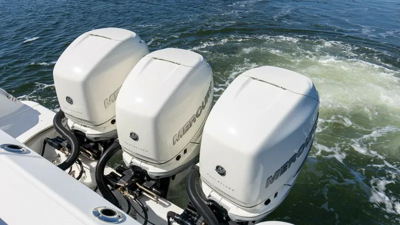 Slide: The Image of Boston Whaler 345 CONQUEST 2019 - 25