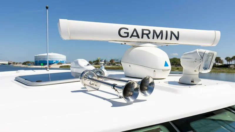Slide: The Image of Boston Whaler 345 CONQUEST 2019 - 26
