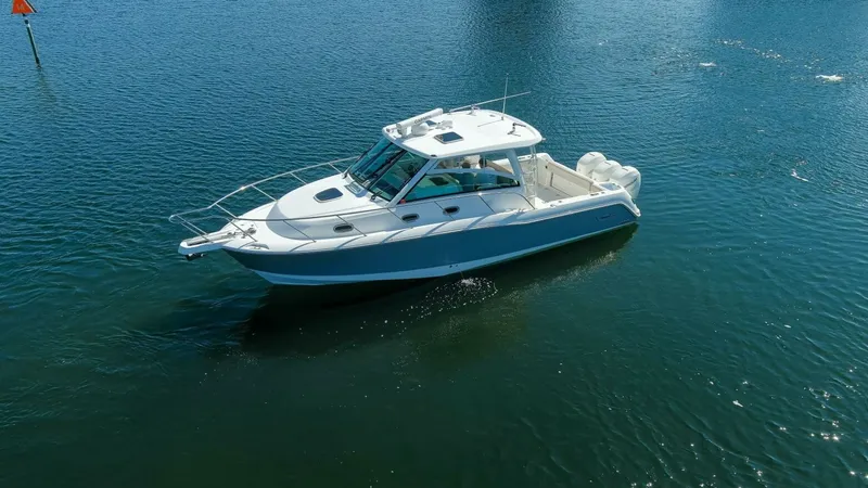 Slide: The Image of Boston Whaler 345 CONQUEST 2019 - 28