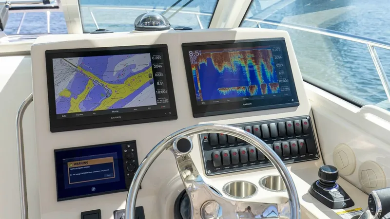 Slide: The Image of Boston Whaler 345 CONQUEST 2019 - 21