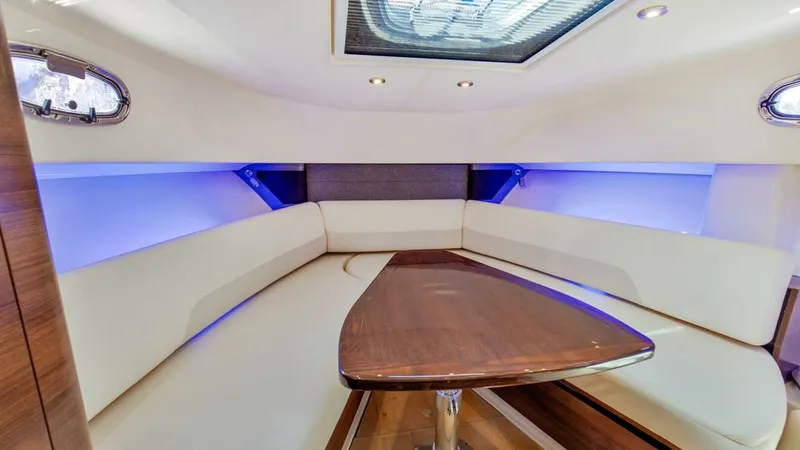 Slide: The Image of Boston Whaler 345 CONQUEST 2019 - 6