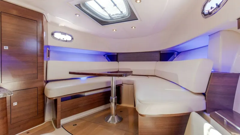 Slide: The Image of Boston Whaler 345 CONQUEST 2019 - 4