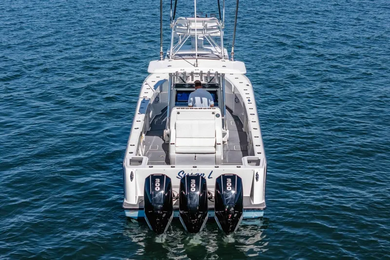 Slide: The Image of SeaVee 370 Z 2018 - 34