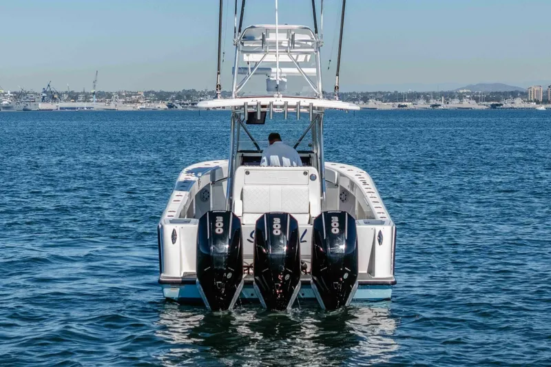 Slide: The Image of SeaVee 370 Z 2018 - 35
