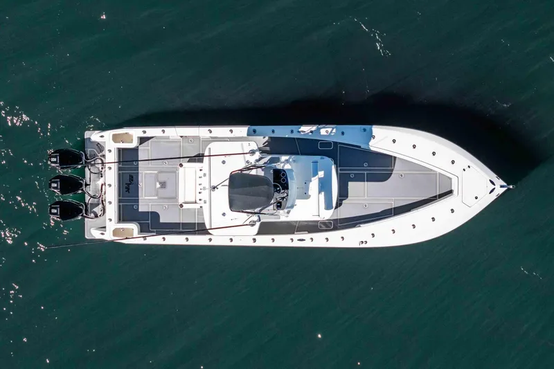 Slide: The Image of SeaVee 370 Z 2018 - 24